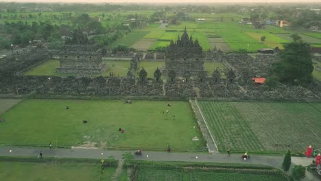 Plaosan-templo-aéreo-timelpase,-templos-budistas,-situados-en-la-aldea-de-Bugisan,-Yogyakarta,-Indonesia