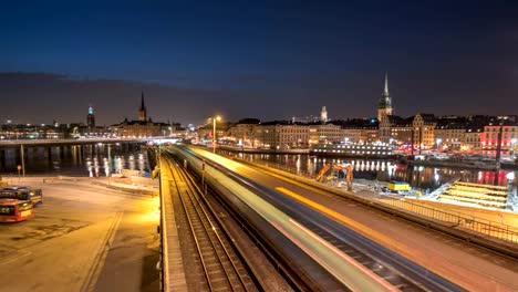 Stockholm-Stadt-Skyline-von-Tag-zu-Nacht-Zeitraffer-am-Slussen-und-Gamla-Stan,-Stockholm-Schweden-4K-Zeitraffer