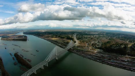 Port-Mann-Brücke-Antenne-Flyover-Fraser-River-in-British-Columbia-Kanada