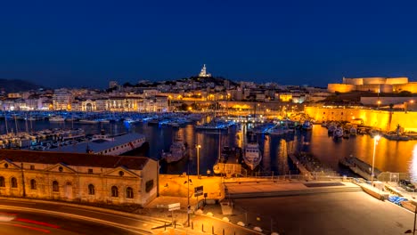 Lapso-de-tiempo-de-Marsella-Francia-4K,-ciudad-horizonte-día-a-noche-timelapse-en-el-Vieux-Port