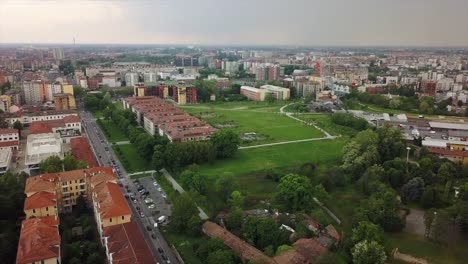 Tag-Zeit-Mailand-Stadtleben-Block-Dächer-Park-Antenne-Panorama-4k-Italien