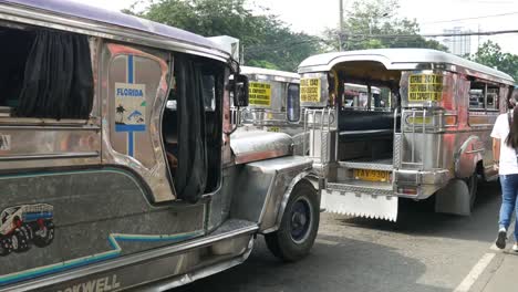 Jeepney-y-tráfico-en-Manila