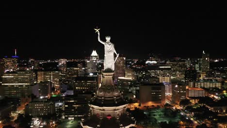 Aéreas-del-centro-de-Austin,-Texas-en-la-noche