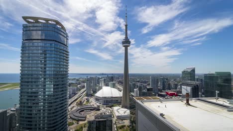 Ciudad-moderna-horizonte-Downtown-Toronto-tráfico