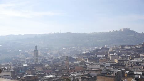 Minarete-en-paisaje-vieja-ciudad-de-la-medina-Fez,-Marruecos