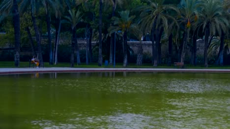 Edificios-históricos-en-Valencia-(España)-con-hermosas-torres-azules