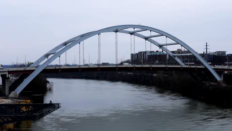 Timelapse-Bridge-Cumberland-River-in-Nashville,-Tennessee