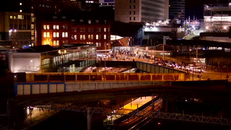 Paisaje-de-la-ciudad-de-Birmingham-y-la-estación-New-Street-de-noche.