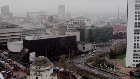 Horizonte-de-centro-de-la-ciudad-de-Birmingham-Rascacielos,-estacionamiento-de-coches,-departamentos