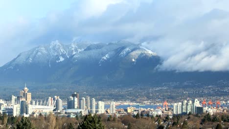 Stadt-und-Grouse-Mountain,-Vancouver-Timelapse