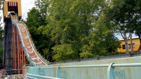 SLOW-MOTION:-Water-attraction-in-amusement-park