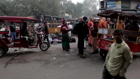 Indians-on-the-streets-of-New-Delhi,-India