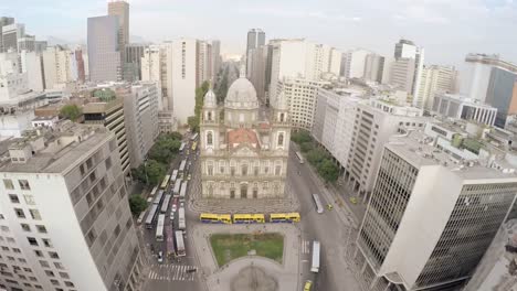 Luftbild-von-Candelaria-Kirche-in-der-Innenstadt-von-Rio-de-Janeiro,-Brasilien