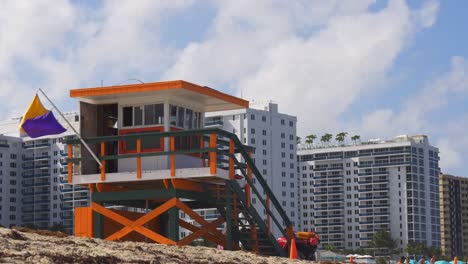 Vereinigte-Staaten-Miami-Süden-Strand-Sommer-Tag-4-k-florida,-Rettungsschwimmer-Turm