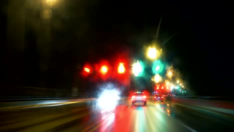 Lapso-de-tiempo-de-la-noche-de-lluvia-en-un-coche-de-Puente-de-Jacques-Cartier