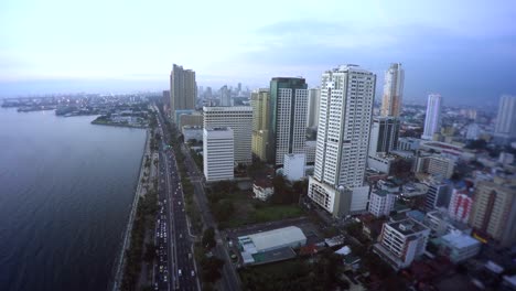 Fliegen-über-den-Roxas-Boulevard-in-Manila