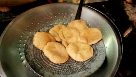 Un-día-en-la-vida-de-una-calle-de-la-India-India-Pastelería