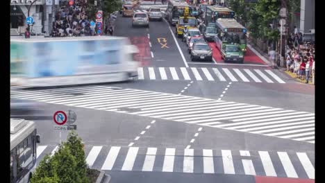 Tokyo,-Japan.-Daytime-Timelapse-of-people-walking-the-Shibuya-crossing-during-the-night