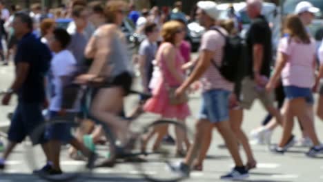 Pedestrians-unfocused-in-summer.