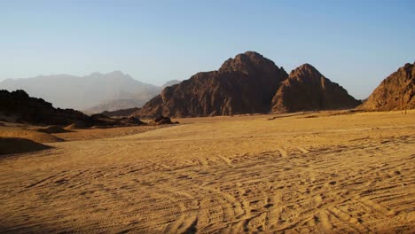 Desert-in-Egypt,-Sand-and-Mountains,-Panoramic-View