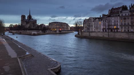 Paris---The-Seine-River-banks-by-Ile-Saint-Louis-and-Ile-de-la-Cite-with-Notre-Dame-Cathedral-(time-lapse)