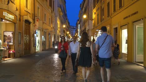 Italien-Rom-Stadt-Nachtbeleuchtung-walking-street-Panorama-4k