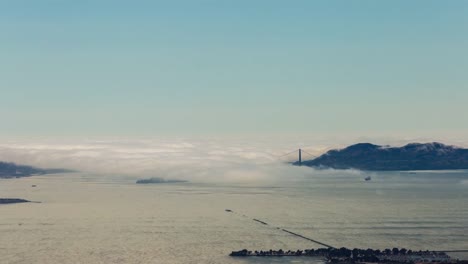 Nebel-in-der-San-Francisco-und-die-Bay-Area-durch-die-Golden-Gate-Bridge-Zeitraffer