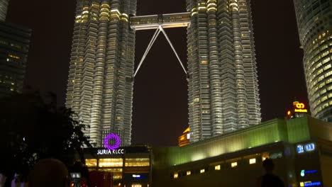 Malaysia-Nacht-Zeit-Kuala-Lumpur-Klcc-Mall-Musik-Lichtfontäne-Panorama-4k