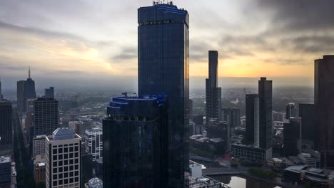 Sonnenaufgang-am-Skyline-von-Melbourne.-4-k-Zeitraffer.