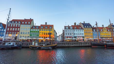 Nyhavn-der-Waterfront-in-Copenhagen-City,-Denmark,-video-Zeitraffer-4K