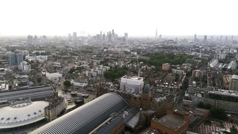 Aerial-View-London-Towers-Wolkenkratzer-und-Kings-Cross-St-Pancras-Station