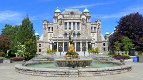 Fuente-lenta-en-Isla-de-Vancouver-legislatura-Provincial-BC-Canadá