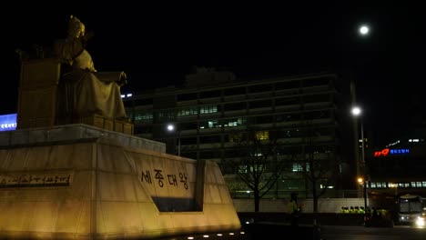 Plaza-de-Gwanghwamun-Corea-Seúl-rey-noche-tiempo-vueltas-gran-iluminación-4-k-UHD