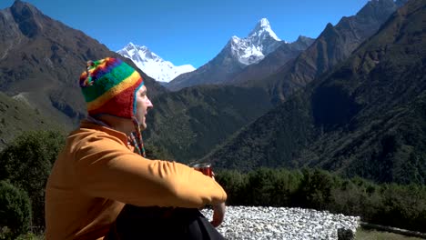 A-man-is-drinking-tea-in-the-mountains