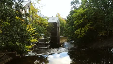 Aker-River-und-der-National-Academy-of-Arts-Building