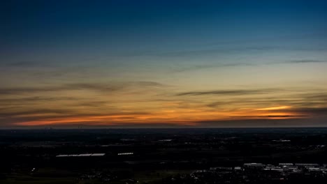 Área-de-la-ciudad-de-timelapse-de-Milán-y-Valle-del-Po,-Italia-al-amanecer.-Vista-aérea