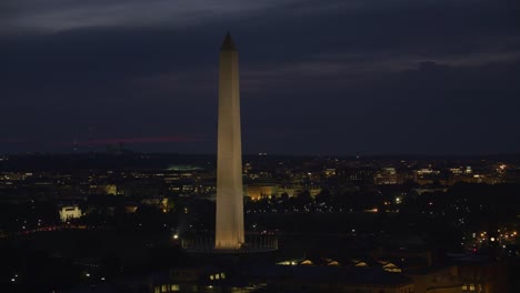 Vista-aérea-nocturna-del-monumento-a-Washington.