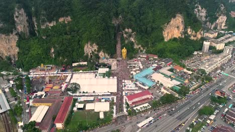 Batu-Höhlen-Tempel-in-Malaysia-am-Thaipusam-Festival-Abend