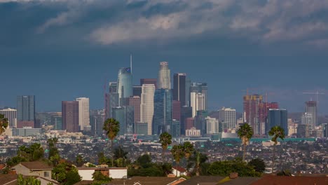 Skyline-von-Downtown-Los-Angeles-mit-Wolken-Tag-Timelapse