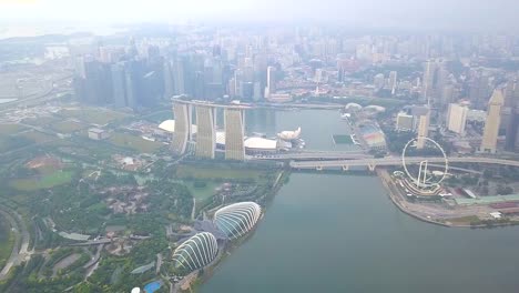 Vista-aérea-de-Marina-Bay-Sands-revela-el-horizonte-de-la-ciudad-de-Singapur