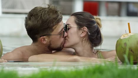 Par-tiernos-besos-en-vacaciones-de-verano