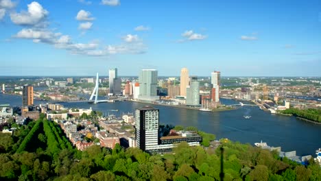 Vista-de-ciudad-de-Rotterdam-y-el-puente-Erasmus-Erasmusbrug