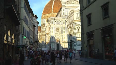 Florencia,-Toscana,-Italia.-Vista-de-la-Piazza-del-Duomo-y-Santa-Maria-del-Fiore-Catedral