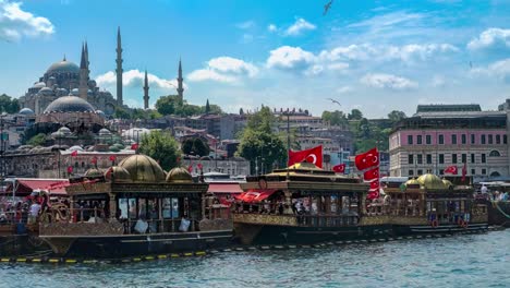 suleymaniye-mosque,-people-eating-fish-bread,-timelapse