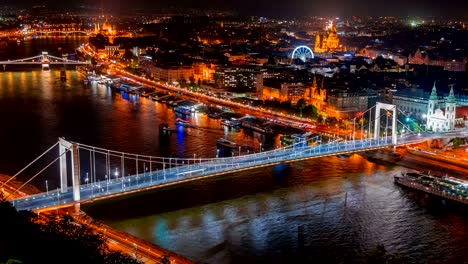 Danubio-por-la-noche,-Budapest,-Hungría