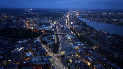 Foto-de-noche-de-boston-en-la-dirección-del-campo-de-wrigley