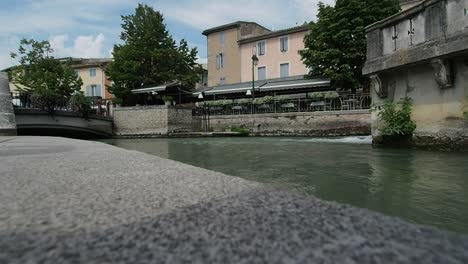 La-Sorgue-River-crosses-L'Isle-Sur-La-Sorgue-in-4k