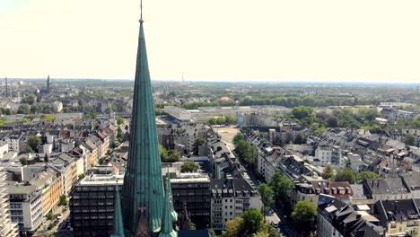 Vista-aérea-drone.-Alemania-Dusseldorf-Iglesia-San-Pedro.-Panorama-de-dusseldorf