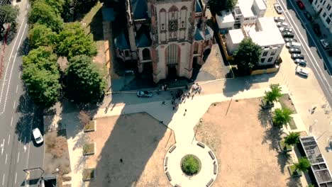 Vista-aérea-drone.-Alemania-Dusseldorf-Iglesia-San-Pedro.-Panorama-de-dusseldorf