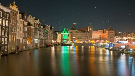 Amsterdam-bei-Nacht-in-den-Niederlanden